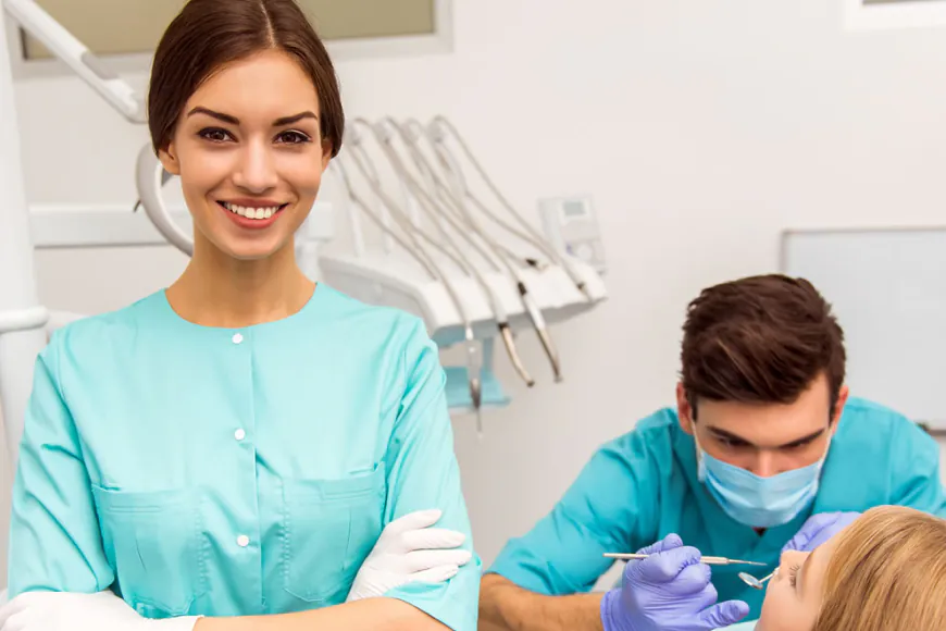 Ekin Diş 6. şubesiyle Ayvalık'ta hasta kabulüne başladı