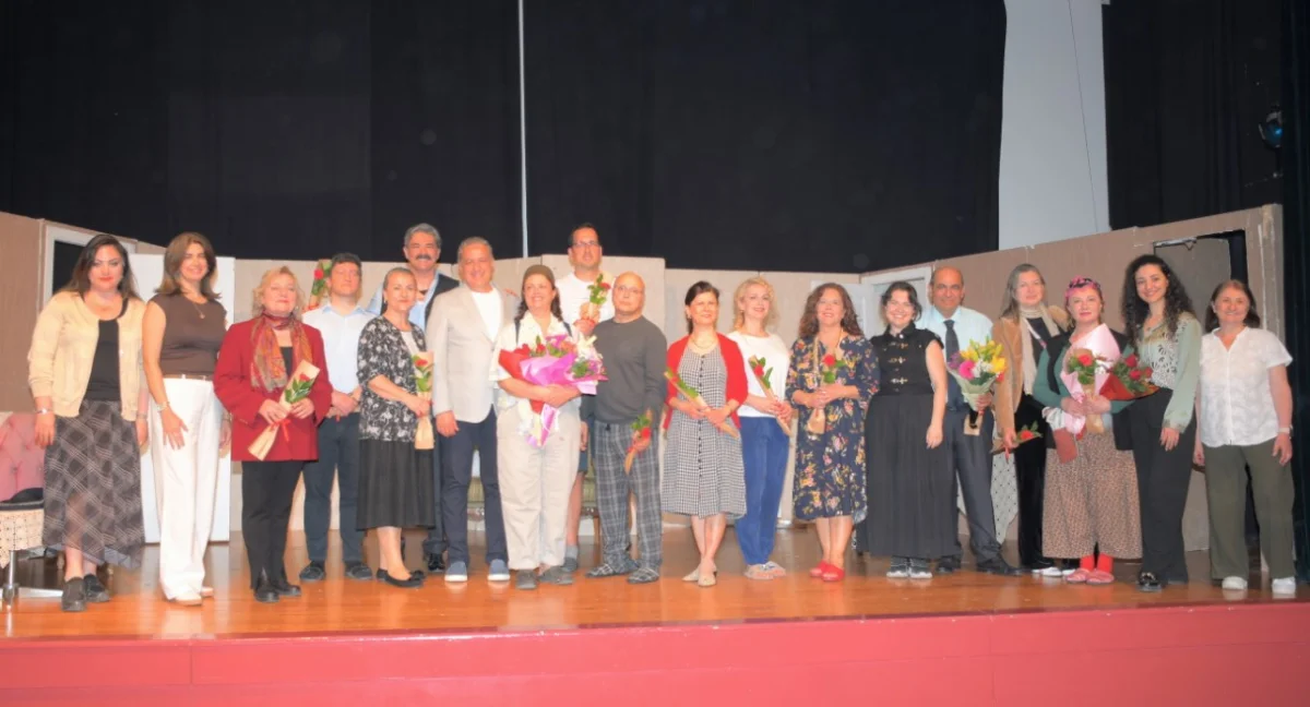 İzmirli dişhekimleri Toros Canavarı oyunuyla sahnede alkışlandı
