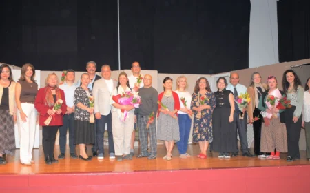 İzmirli dişhekimleri Toros Canavarı oyunuyla sahnede alkışlandı