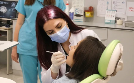 Diş hekimliği öğrencileri gerçek klinikte vakalarla mesleğe hazırlanıyor